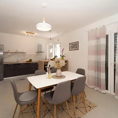 Bisko Apartment