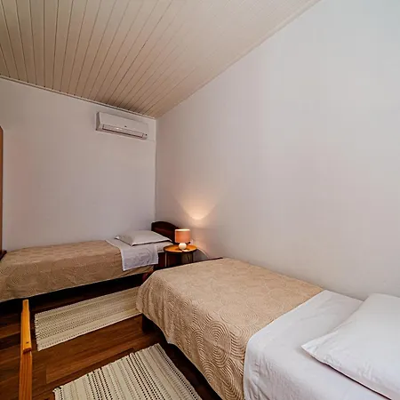 Apartman Bisko *